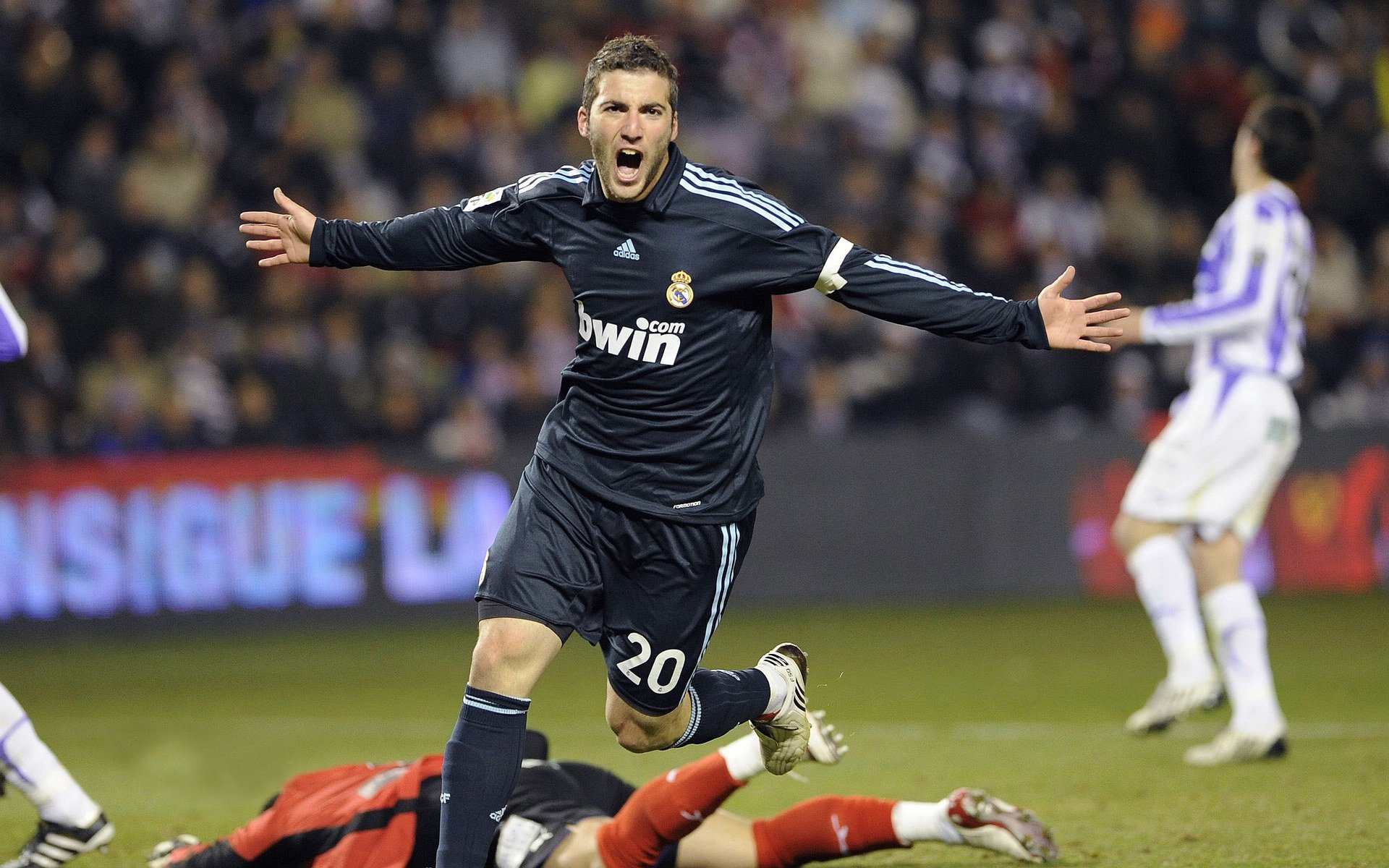 九游体育登录入口-巴萨遭逢困境！伤停梅西未能助队脱困，巴萨官推梅西